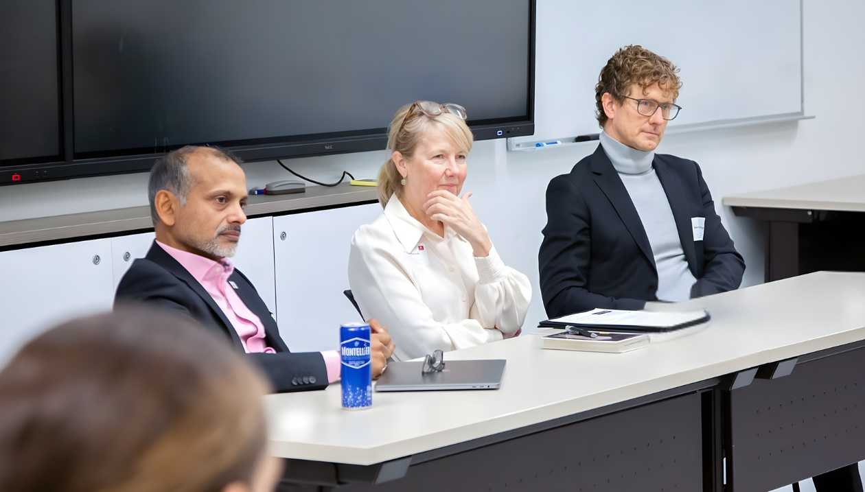 Les leaders du CVRRI écoutent attentivement quelqu'un qui s'exprime hors champ. De gauche à droite, Muralee Murugesu, Martine Lagacé et Derrick Gibbings.