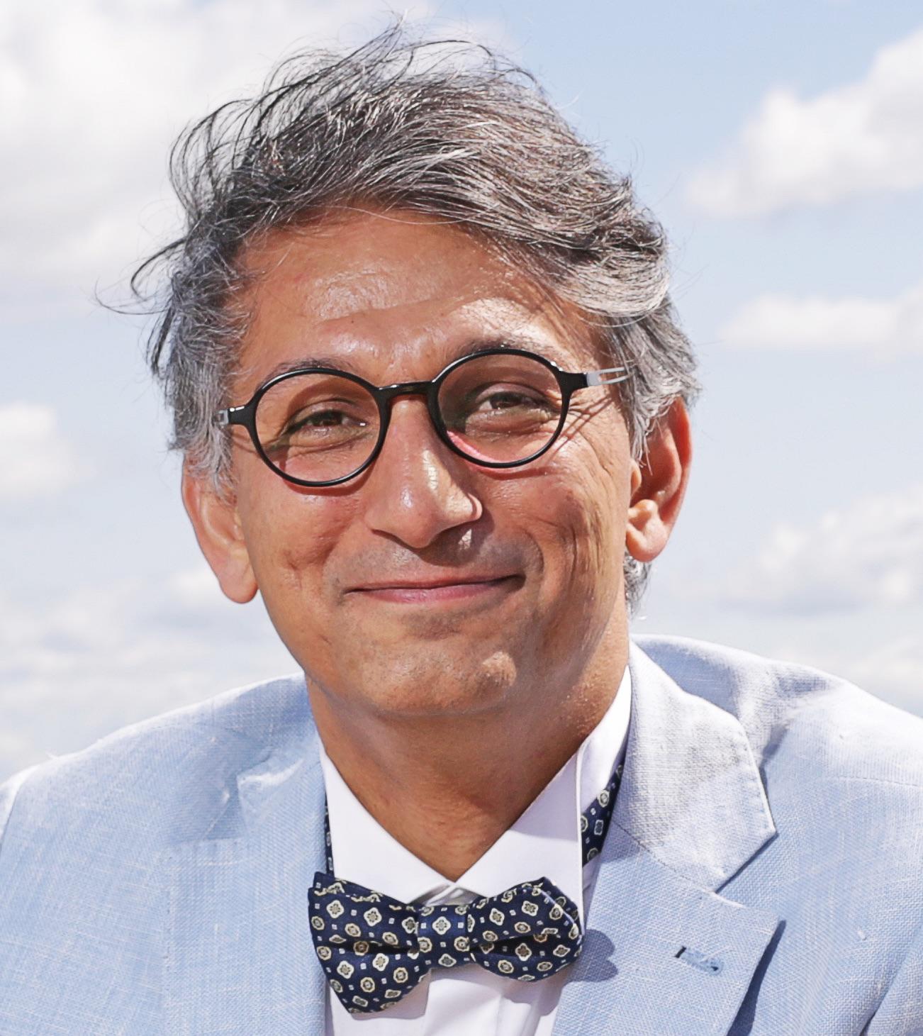 Ebrahim Karimi, professeur titulaire au Département de physique de l’Université d’Ottawa