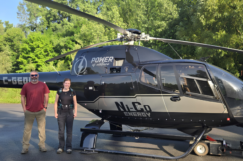 O'Driscoll et D'Arcy avant une visite en hélicoptère sur le terrain, sur la propriété Kremer.