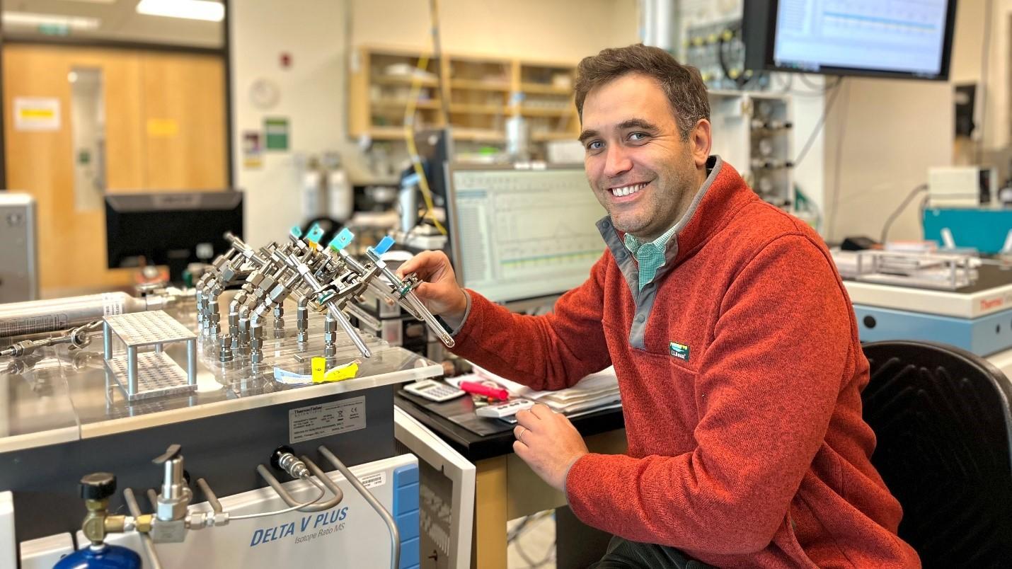 Professor Clément Bataille is seen manipulating an Isotope Ratio Mass Spectrometer in the Jan Veizer Stable Isotope Laboratory.