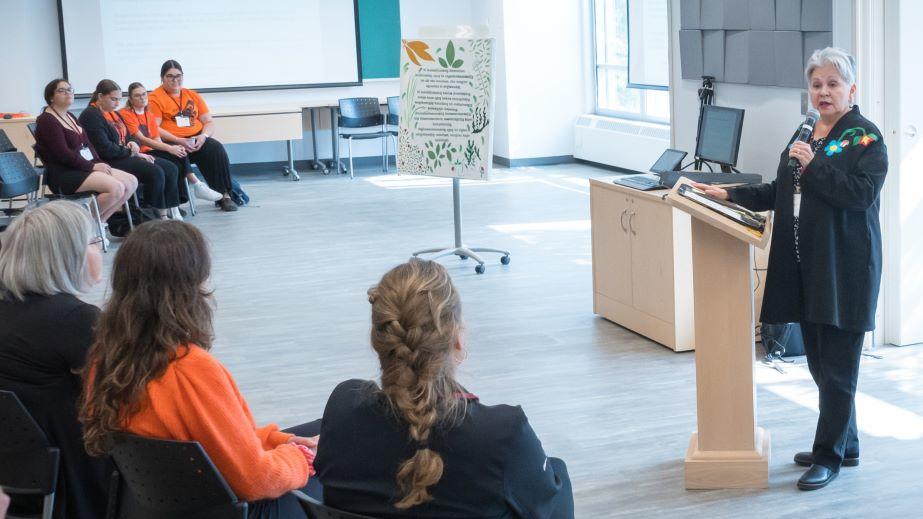 Claudette Commanda speaks at DFM learning circle