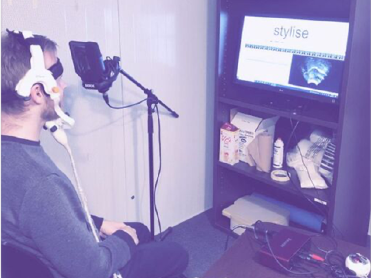 A setup of the ultrasound recording session in the Sound Patterns Lab located in the Simard Building (room 333A) 