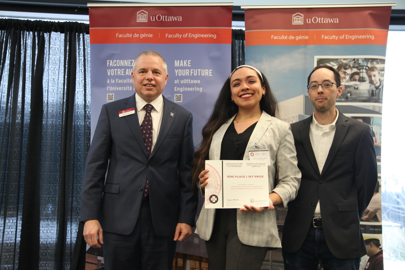 Jéssica Hernández Juárez receives a certificate at the Engineering Research Celebration Day.