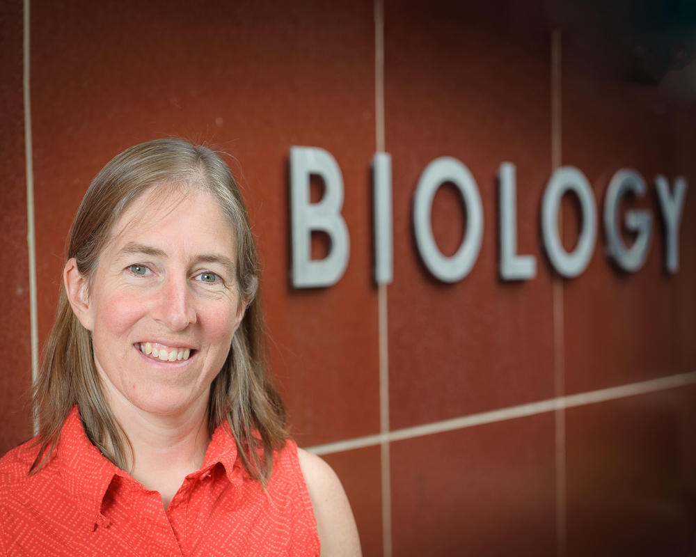 Emily Standen, Associate Professor at uOttawa's Faculty of Science 