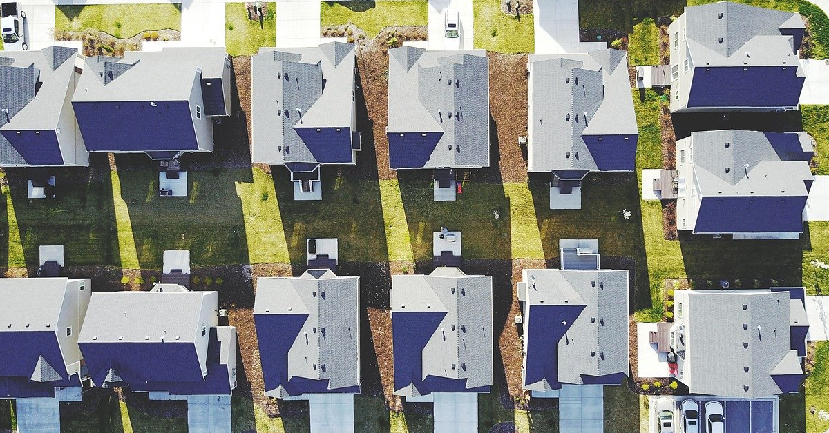 Vue aérienne d'un quartier de banlieue.
