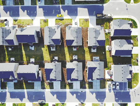 Quartier de banlieue vu du ciel.