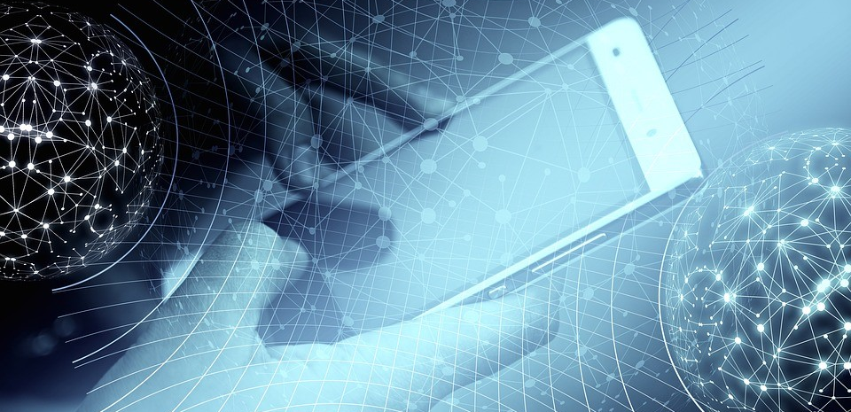Médias sociaux et cyberinterférence