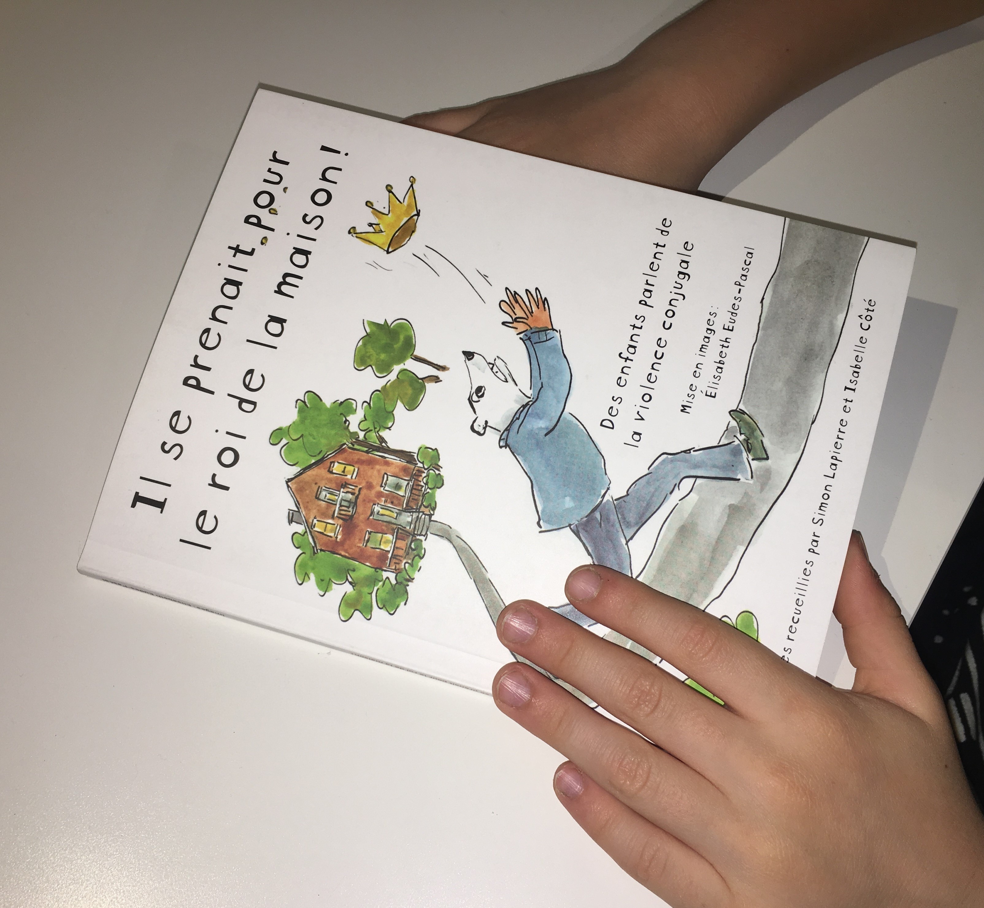 Enfant avec le livre