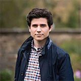 Portrait de tristanlamonica dehors sur fond flou