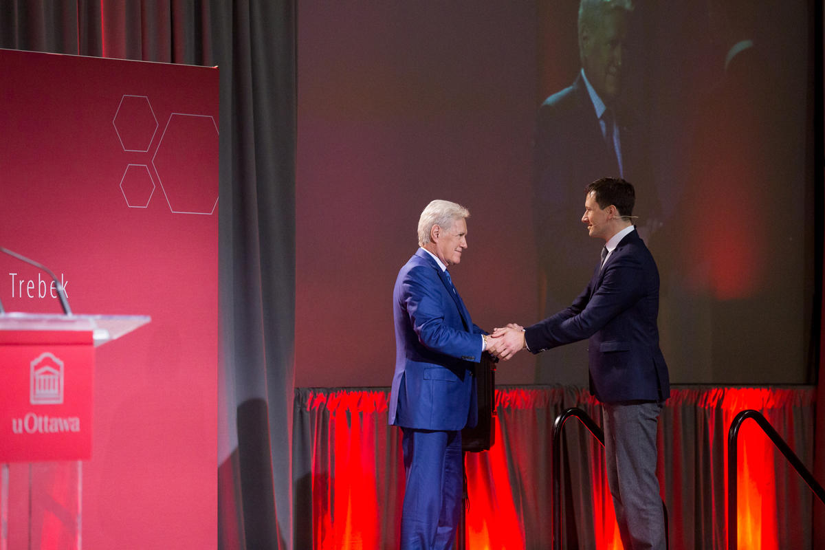 Alex Trebek shaking hands with Christopher Kutarna