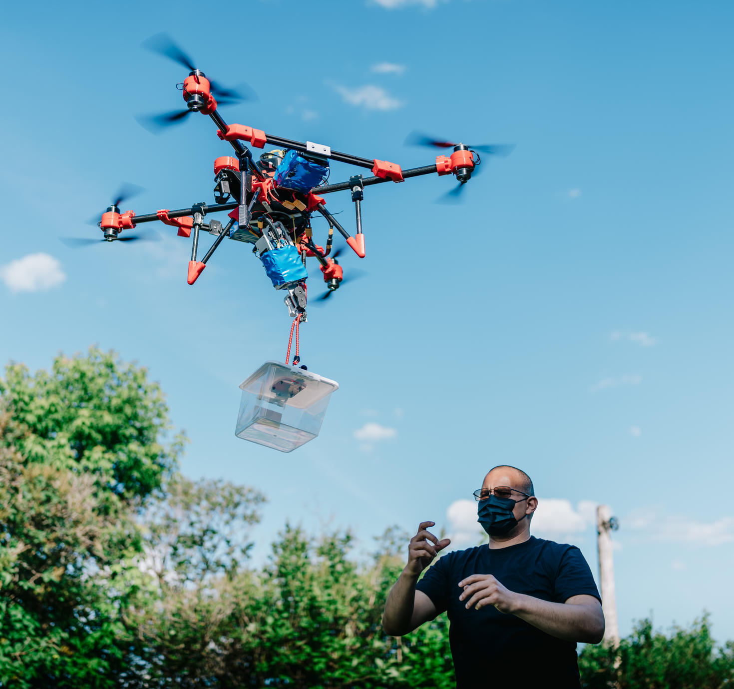 Drone livre un colis