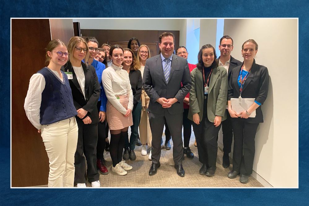 Students of the Feminist Law Reform course with Minister Marco Mendicino at the Senate Building.  