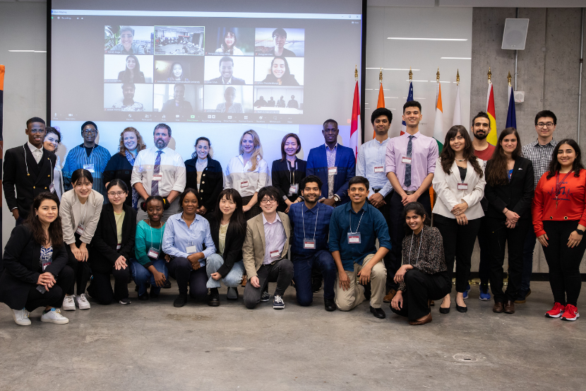 Group of students who participated on the challenge