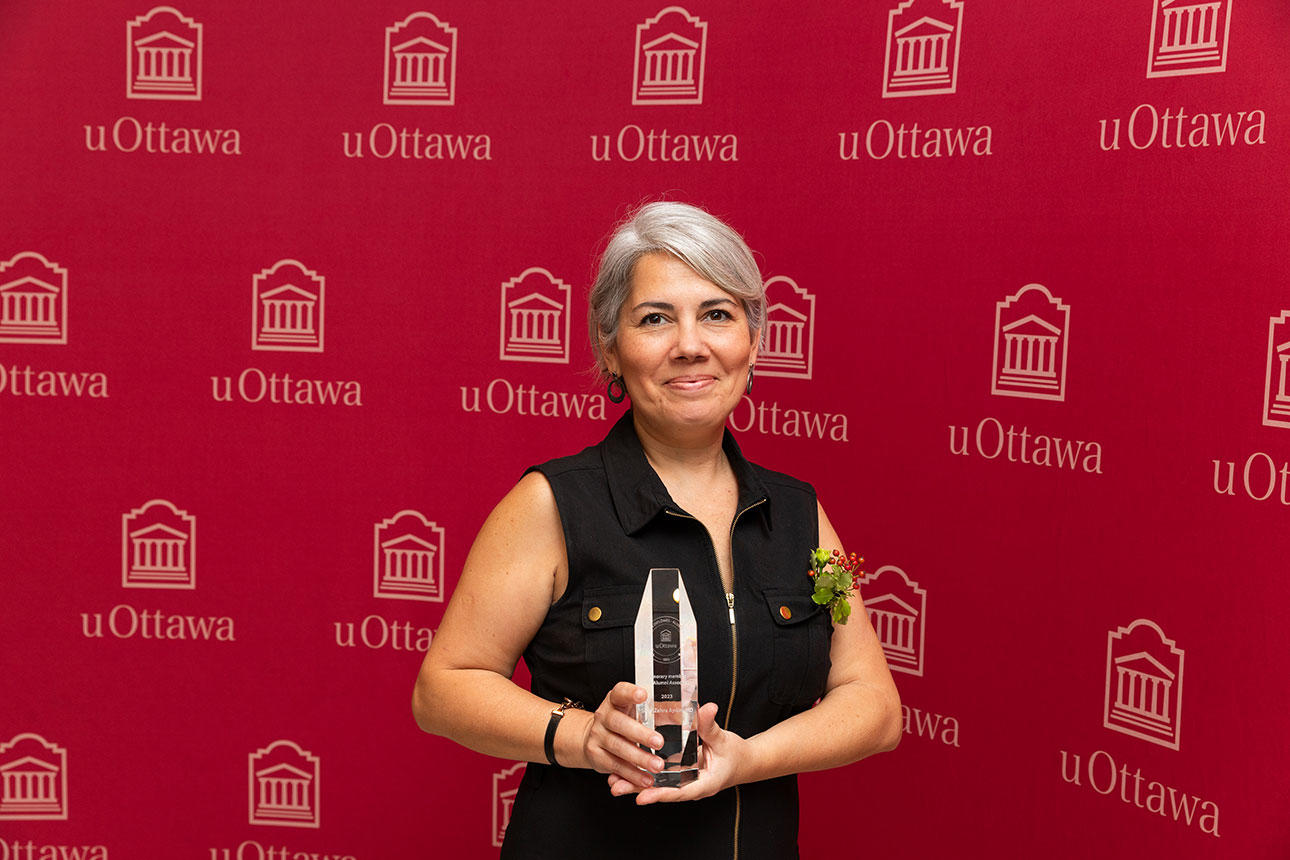 Dr. Sibel Aydin with her award