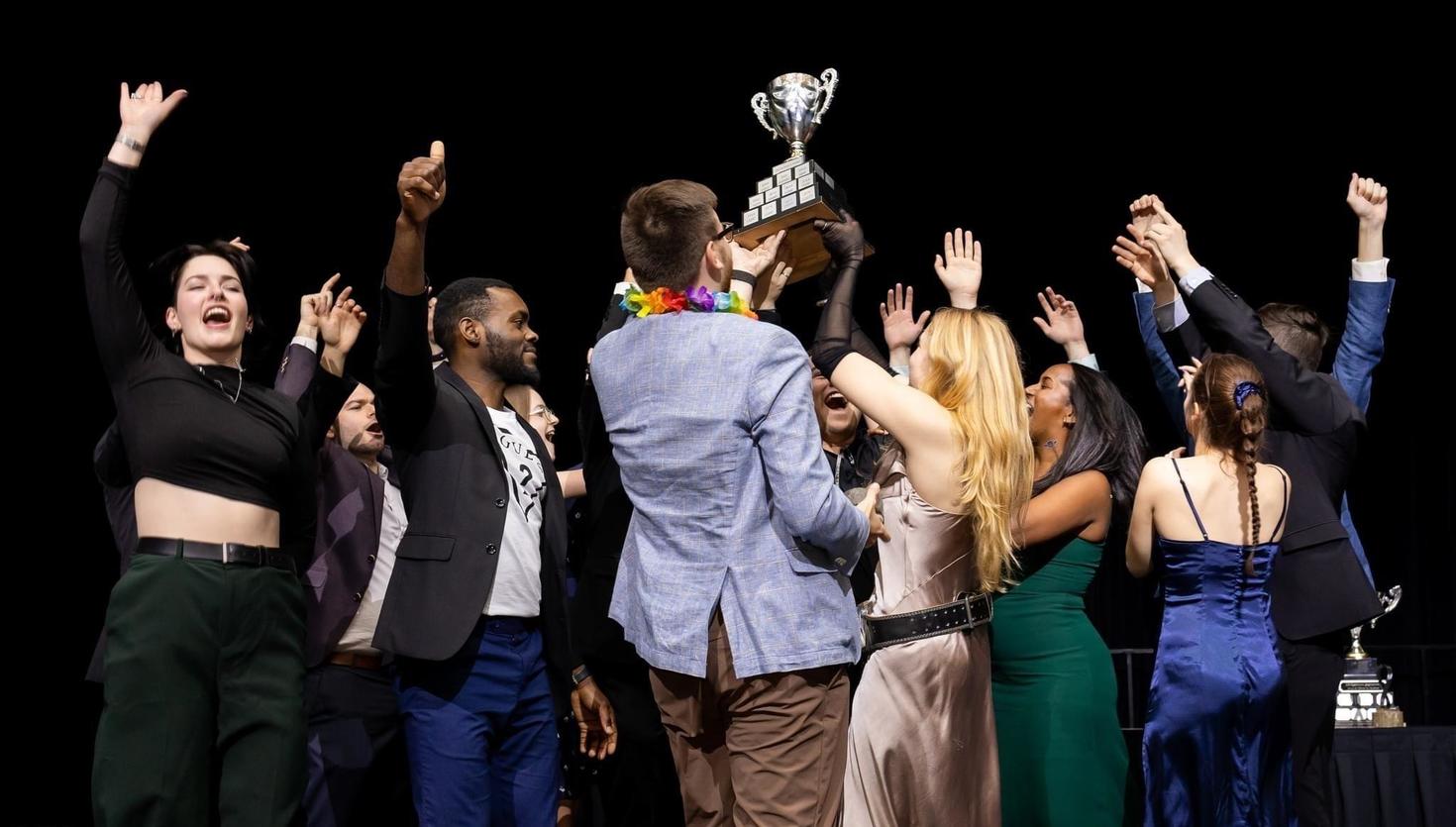 The joint uOttawa / Université du Québec en Outaouais delegation during an engineering challenge.