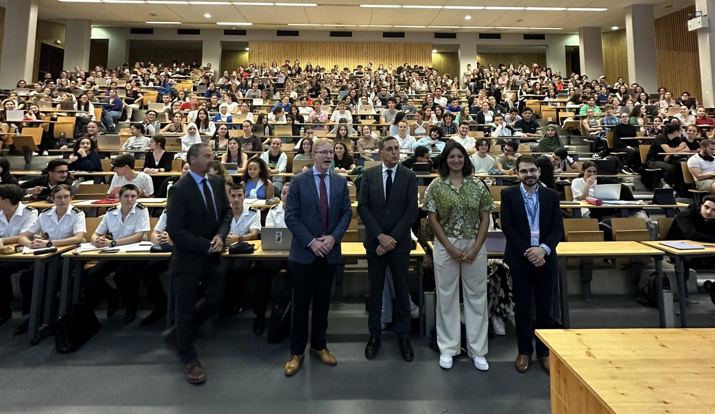 Présentation de la Charte des humanités aux étudiants à l'UCBL.