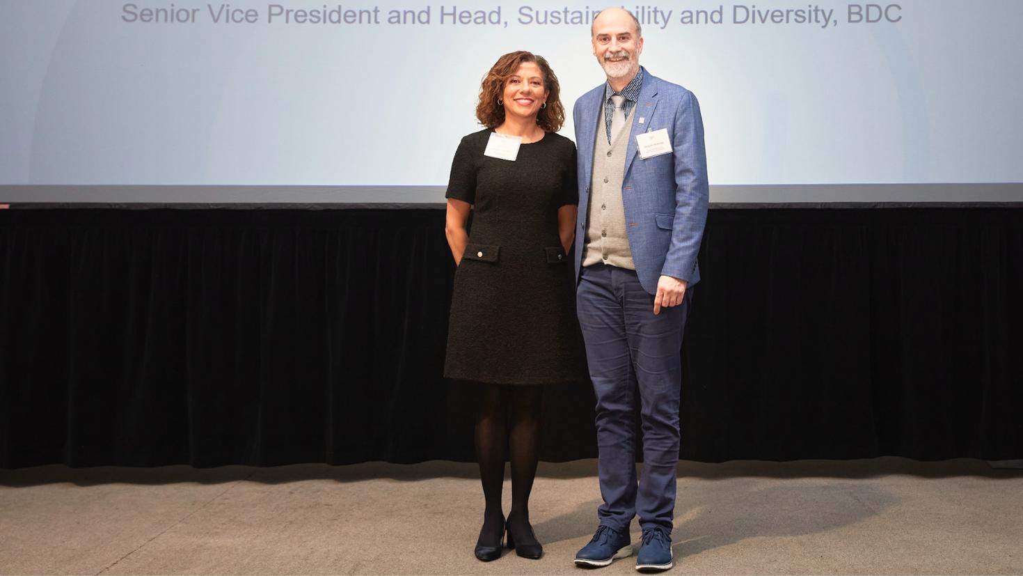 Sandra Odendahl et le doyen Jacques Beauvais