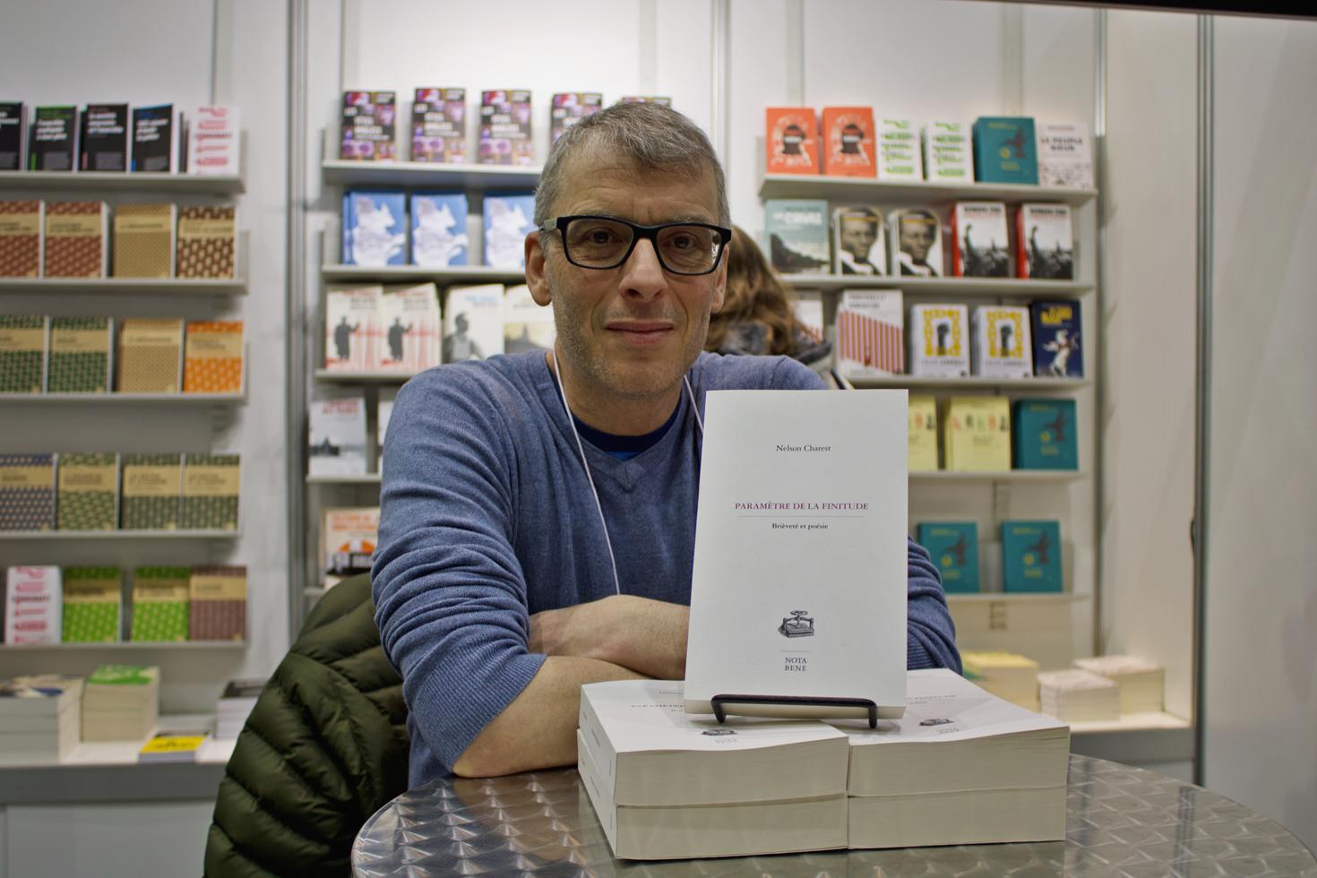 Portrait de Nelson Charest et son livre Paramètre de la finitude, Brièveté et poésie