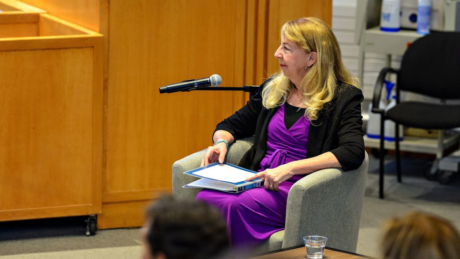 La juge Mary T. Moreau