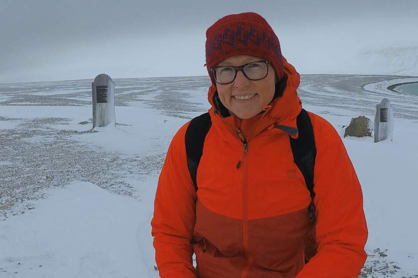 La professeure Jackie Dawson sur le terrain.
