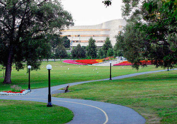 Piste cyclable dans le parc Jacques Cartier.