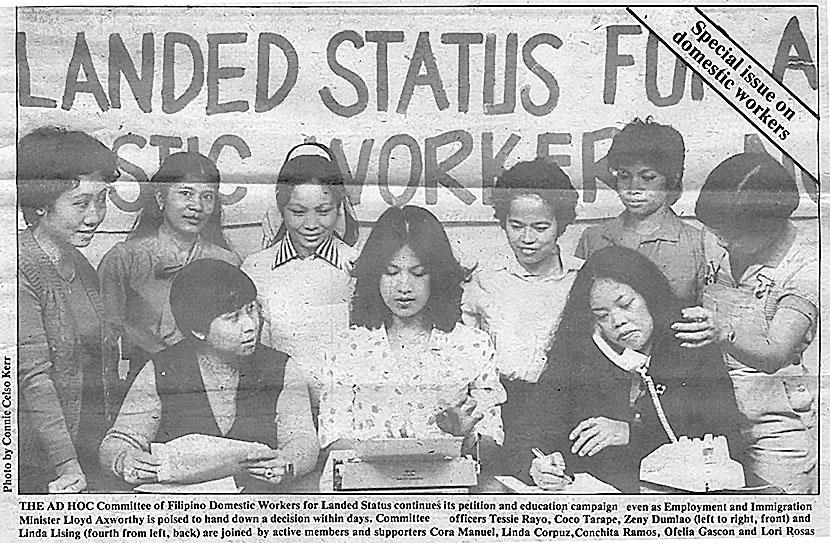 Connie Kelso Kerr, photographe. Membres du comité ad hoc des employées de maison philippines pour le statut de résident permanent. Les membres du comité, Tessie Rayo, Coco Tarape-Diaz, Zeny Dumlao (de gauche à droite, devant) et Linda Lising (quatrième à partir de la gauche, derrière) sont rejoints par les membres et sympathisants Cora Manuel, Linda Corpuz, Conchita Ramos, Ofelia Gascon, et Loria Rosas. Publié à l'origine dans Balita (novembre 1981) 