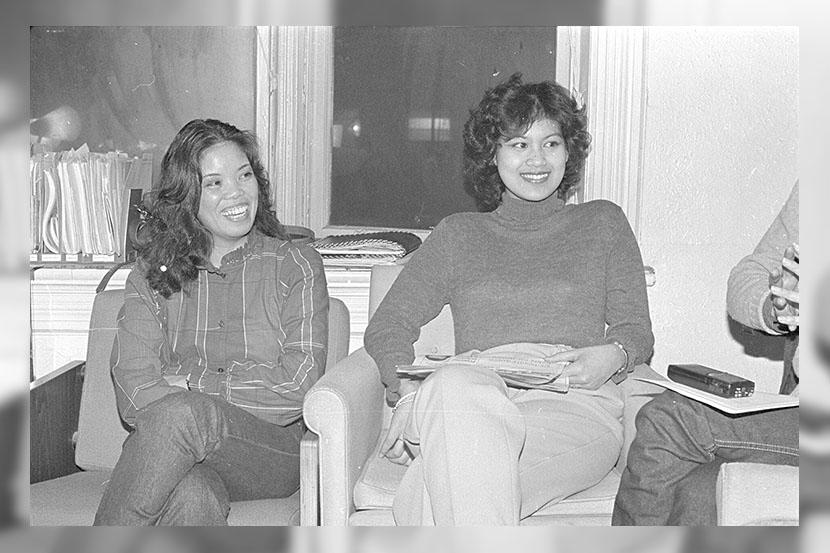 Photographie de Zeny Dumlao et Coco Tarape-Diaz (de gauche à droite) tirée de leur entretien avec Judith Ramirez (mars 1982) 