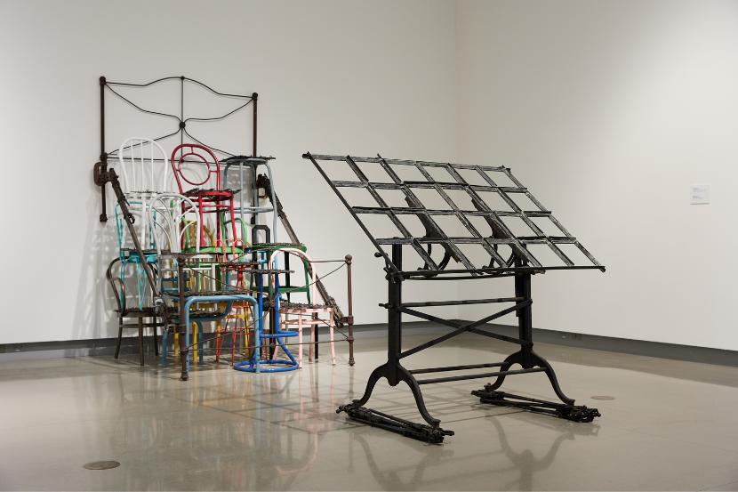 Michel Goulet, Motifs/Mobiles, 1987, steel, : acier, acier peint, plomb et objets divers. Collection du Musée national des beaux-arts du Québec