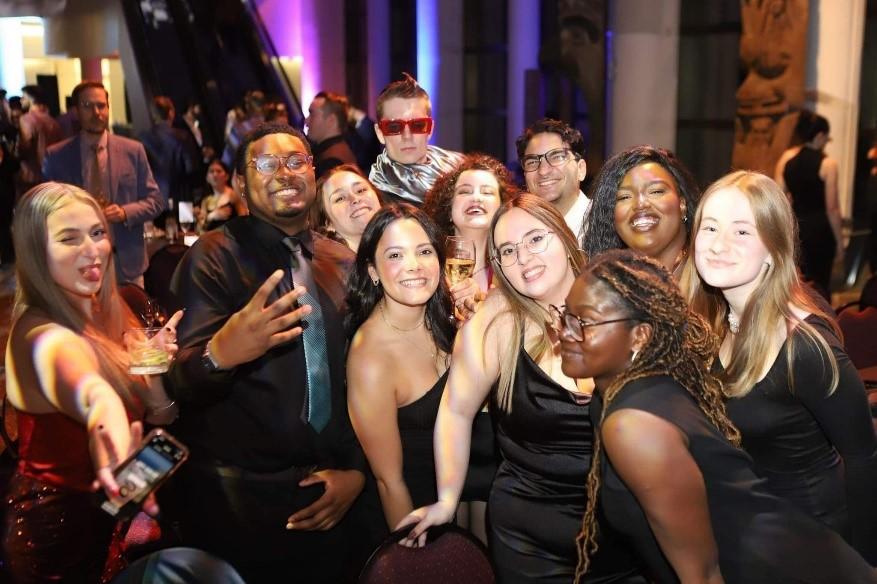 Des déléguées et délégués de l’Université d’Ottawa lors du Gala de remise de médailles aux JDLC 2024