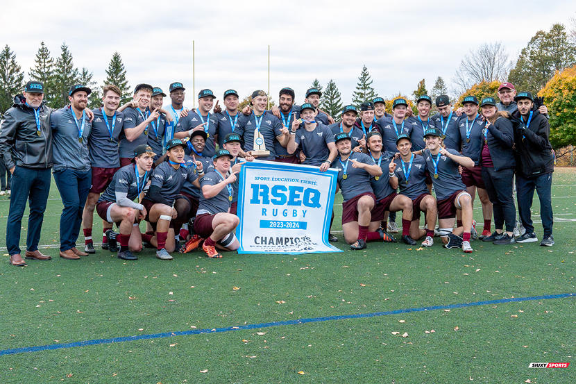 We're number one. The uOttawa Gee-Gees men's rugby team proudly display the RSEQ Rugby 2023-2024 Championship banner on the rugby field.