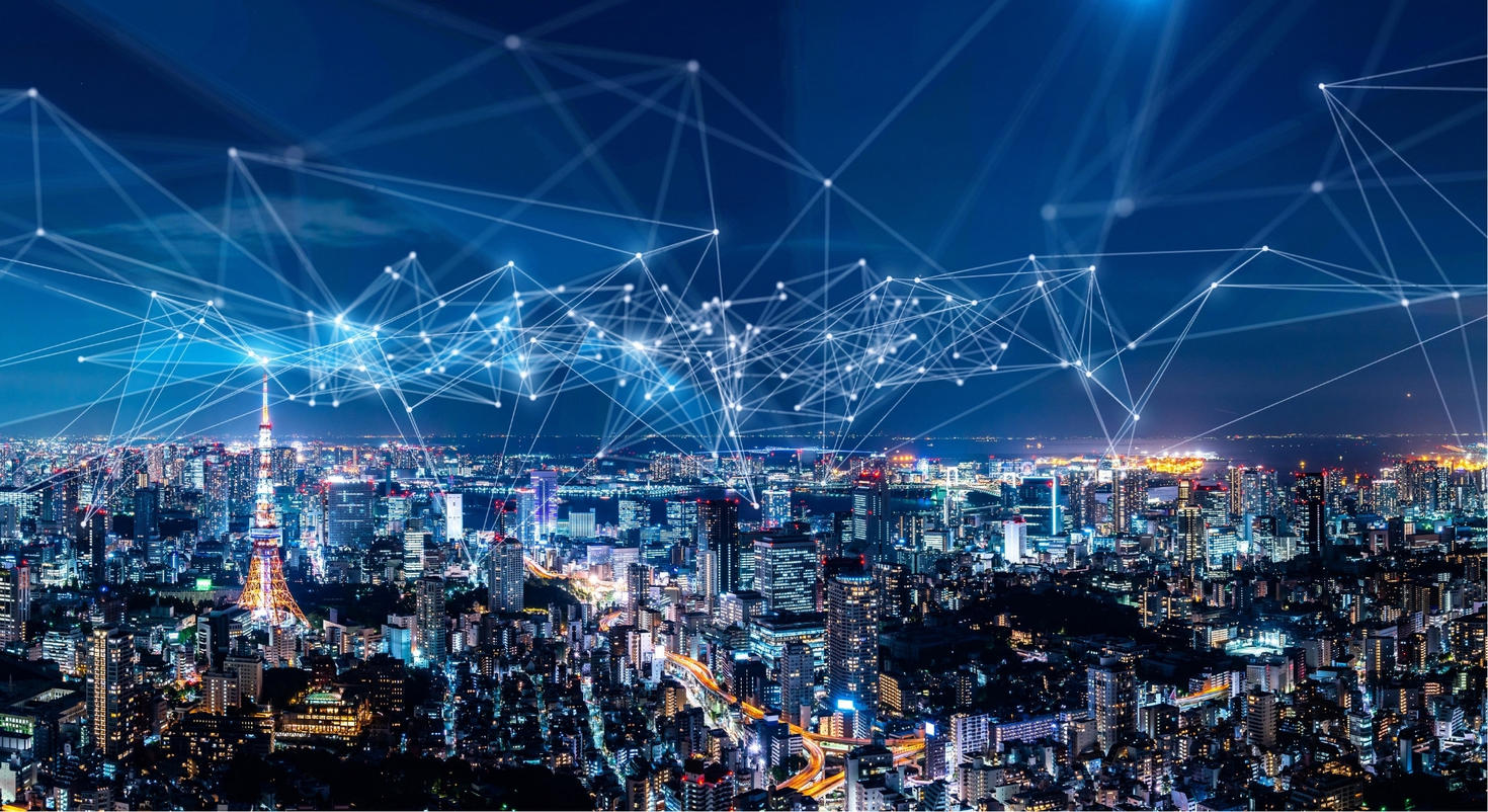Un réseau de connexions au-dessus d'une silhouette des immeubles.