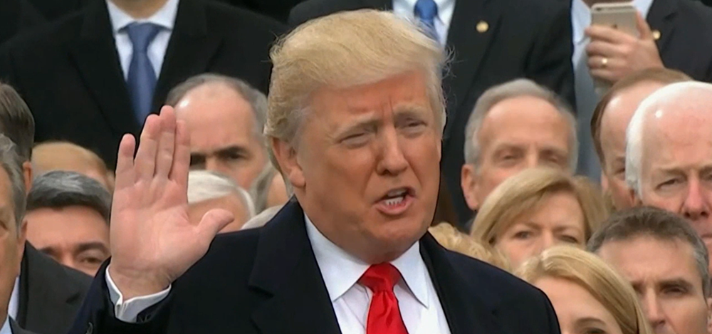 Donald Trump prête serment en tant que président des États-Unis.