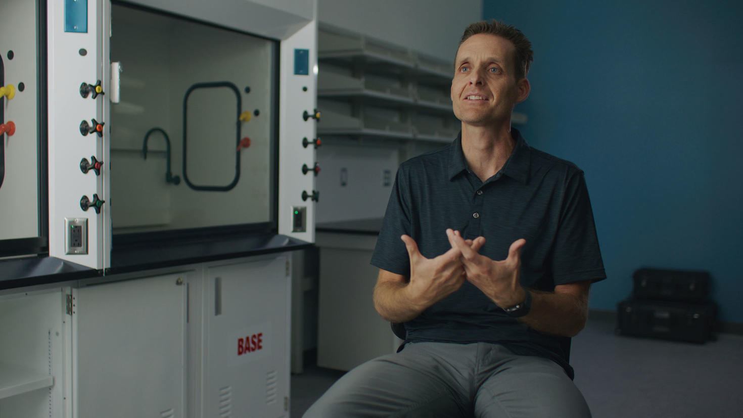 Pascal Imbeault dans un laboratoire