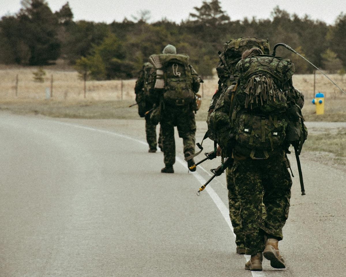 Troupes canadiennes en marche