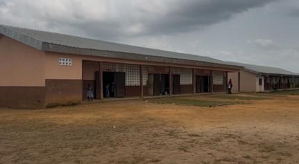A school library in Côte d’Ivoire, at the heart of the community.