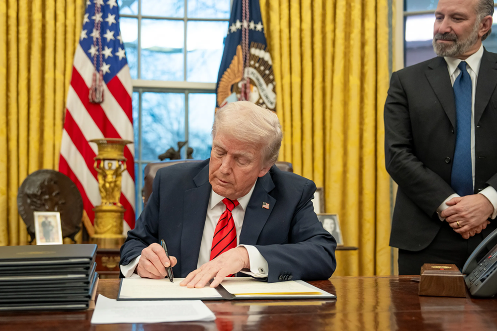 Donald Trump signs executive order with Howard Lutnick