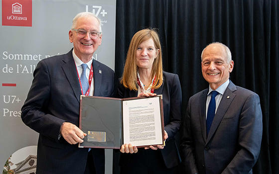 Le communiqué a été transmis au gouvernement canadien par le président Jacques Fremont, président de l'Université d'Ottawa, institution hôte du sommet, et par le président Meric Gertler, président de l'Université de Toronto, chaire U7+.