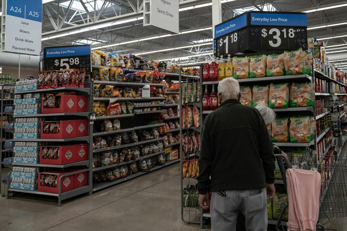 Older man at end of grocery aisle