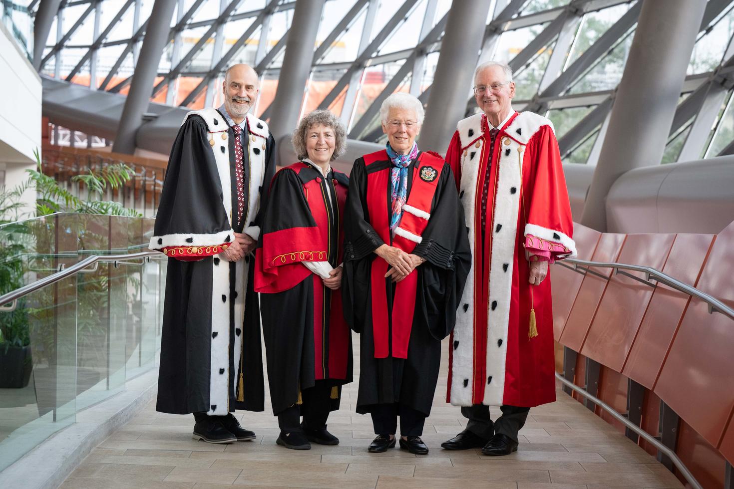 Le provost et vice vice-recteur aux affaires académiques Jacques Beauvais, la doyenne de la Faculté des sciences de la santé Lucie Thibault,  la doctorante honorifique Abby Hoffman et le recteur et vice-chancelier Jacques Frémont.