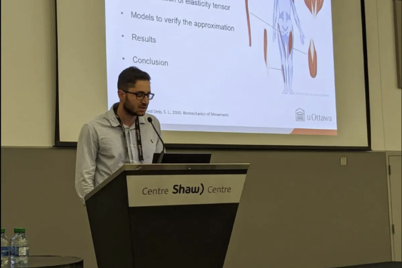 Manuel Lucas Sampaio de Oliveira delivering a presentation.