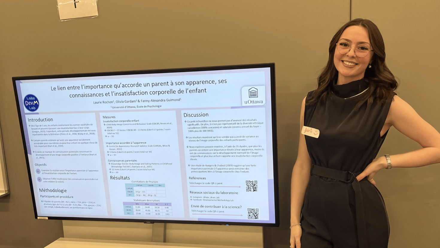 Photo - Laurie Rochon en train de faire une présentation.png