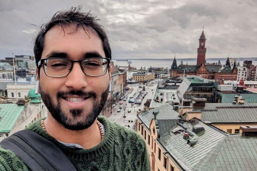 Photo d'Anvesh dans un paysage en Suède.