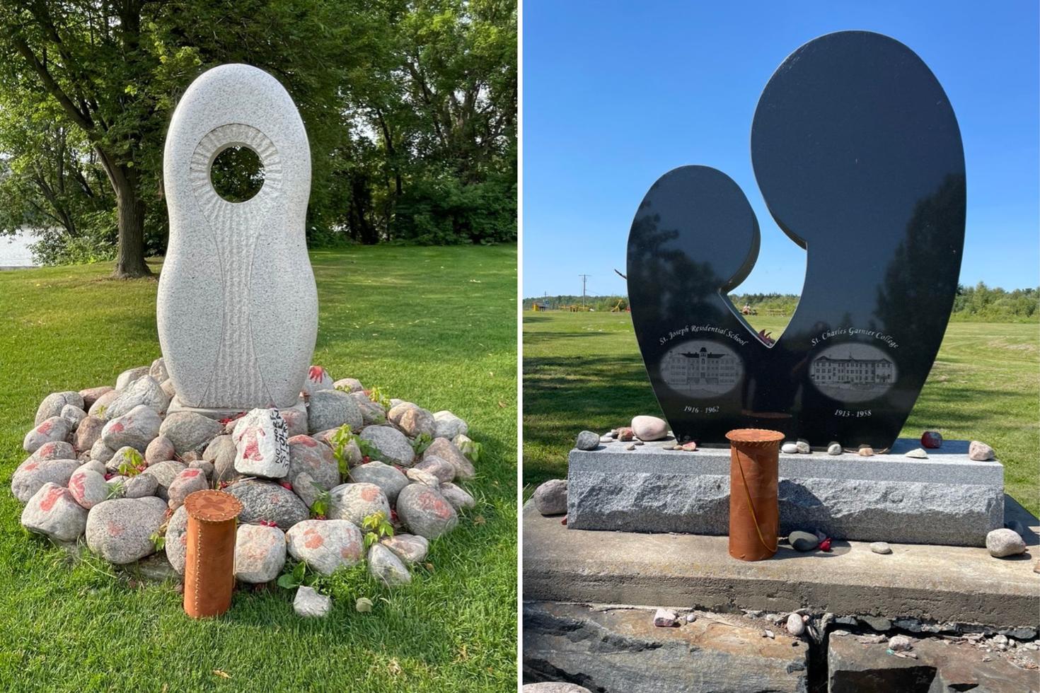 Paniers en écorce de bouleau devant des statues commémoratives autochtones.