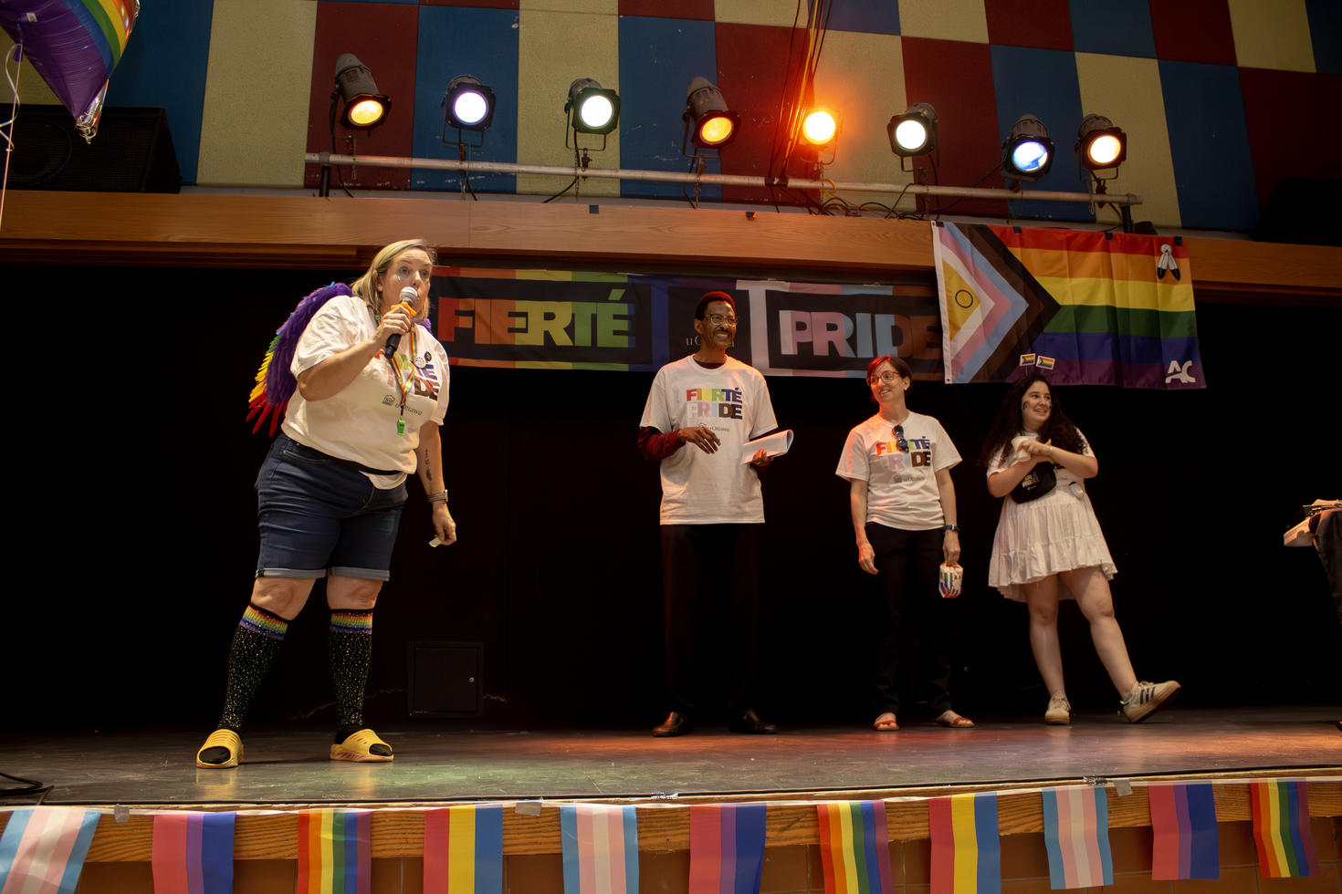 Cynthia Allan, Awad Ibrahim, Marie-Eve Sylvestre et Oumaima Sedrati sur scène lors du Déjeuner de la fierté 2025 à l’Université d’Ottawa.