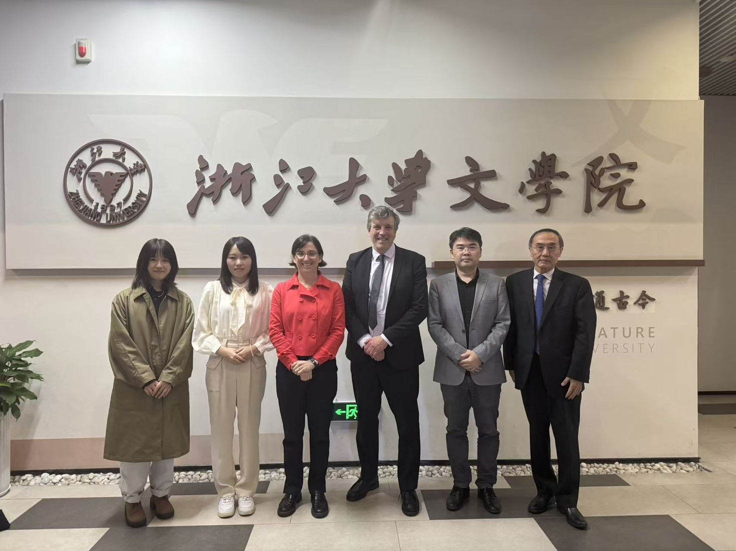 Wang Shengqun, associate prof. and Qi Yue, young prof., both from School of Literature, Zhejiang University; Marie-Eve Sylvestre, uOttawa president; Marc Charron, dean, uOttawa Faculty of Arts; and Shi Wenlei, vice-dean, School of Literature, Zhejiang.