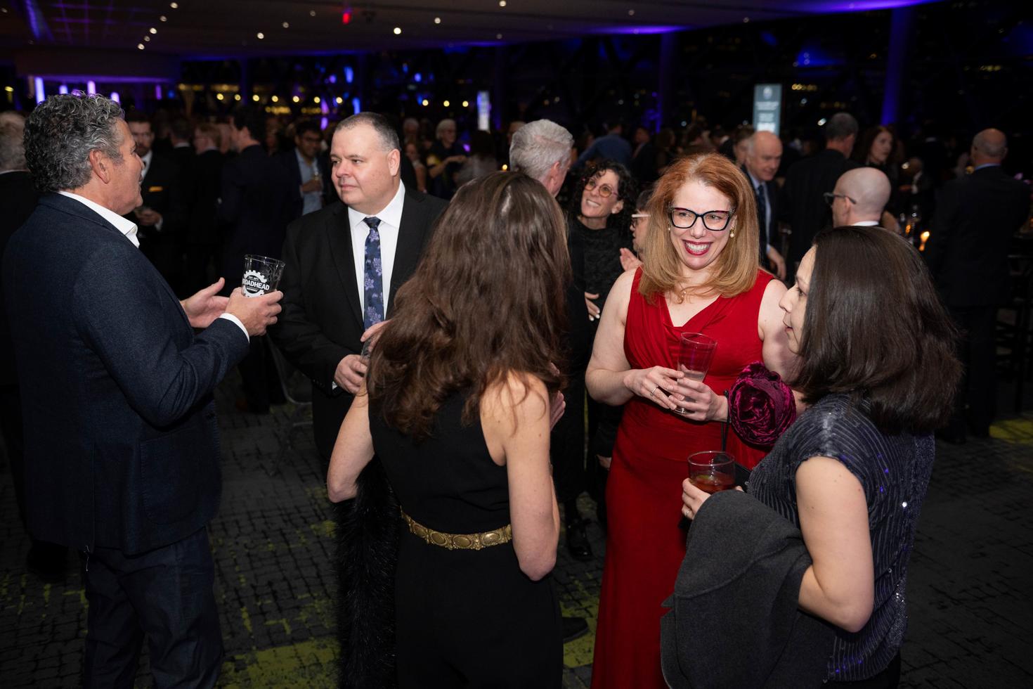 Invités profitant du cocktail au MEDGALA 2025 - Crédit photo : Mélanie Provencher