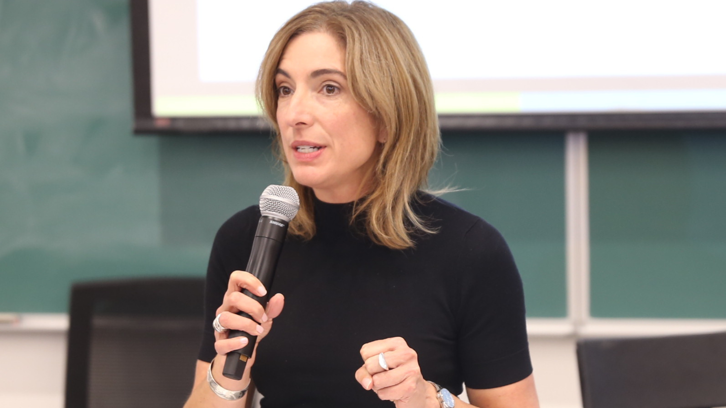 La docteure Claire Kendall s'adresse aux participants du Sprint d'innovation lors du lancement de l'événement.