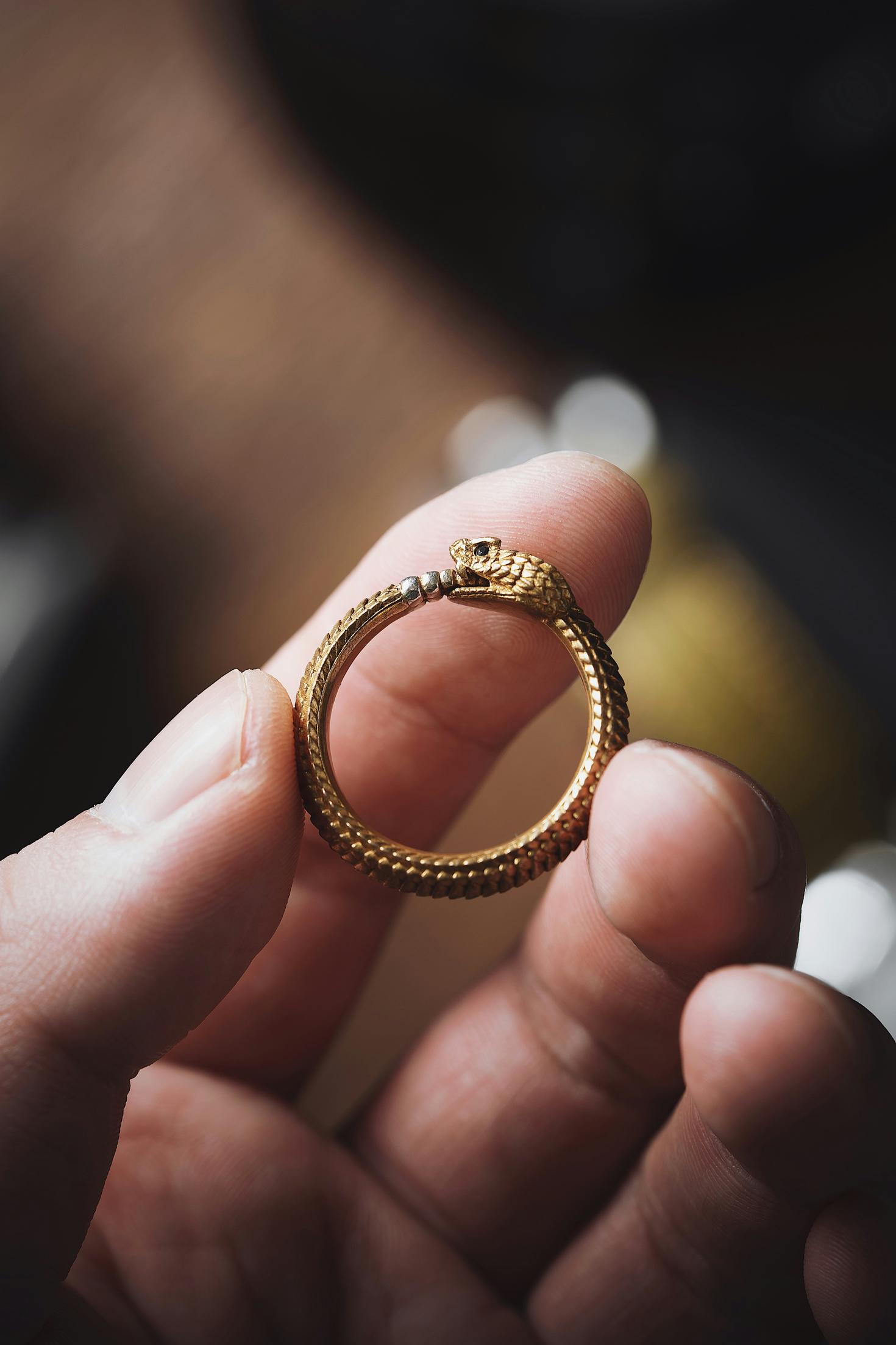 Ouroboros ring