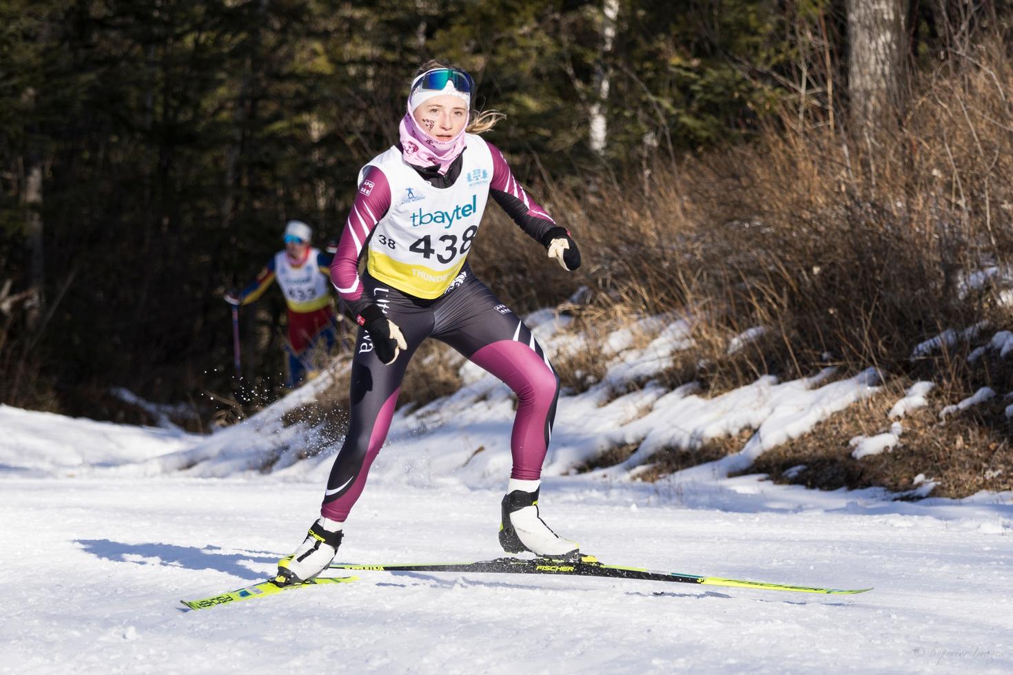 Emma Archibald skie.