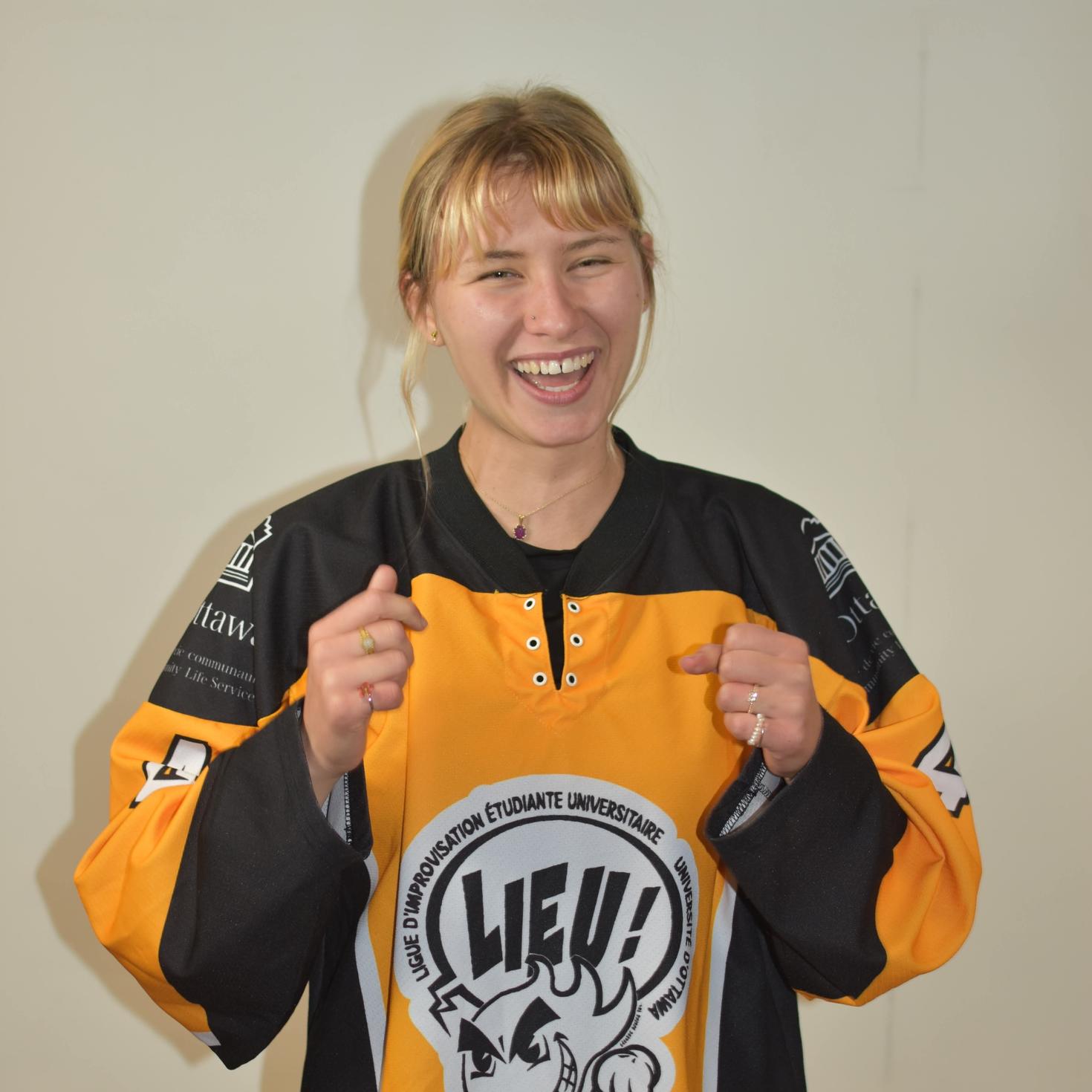 Photo of Kiera Morneault wearing a LIEU uOttawa jersey